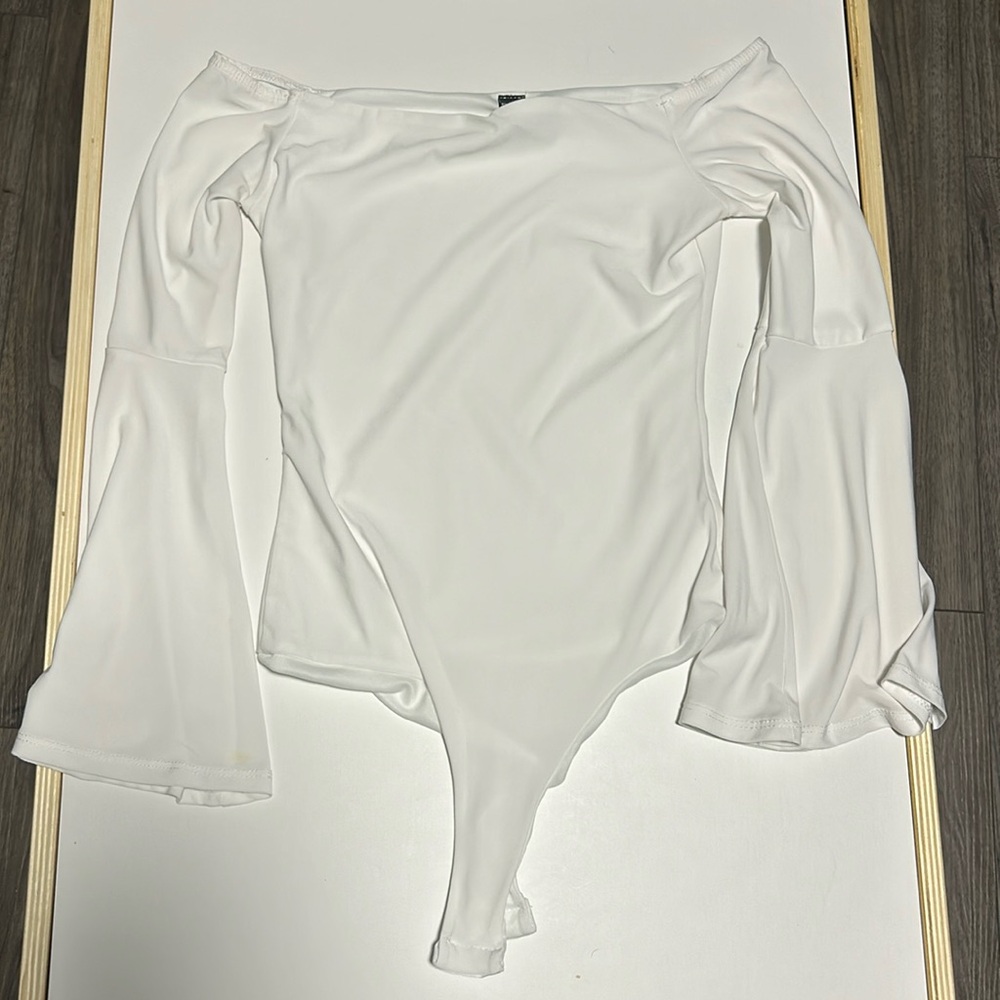 Windsor flowy sleeve body suit